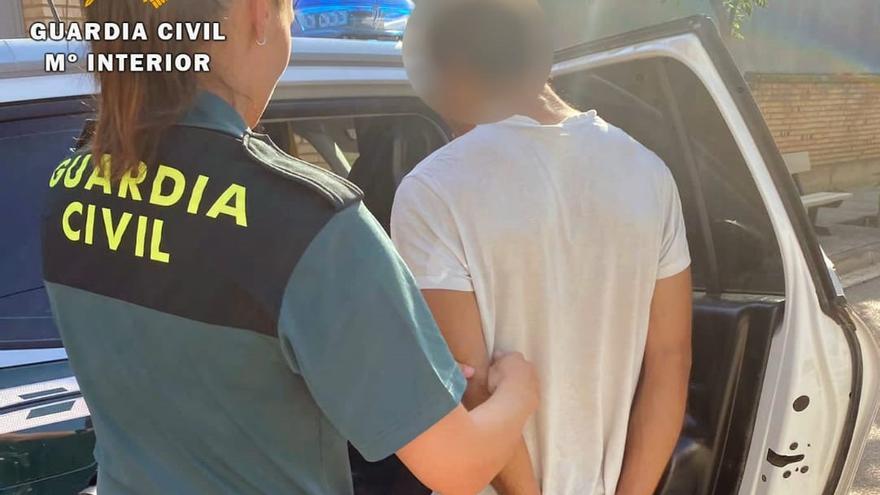Un feriante portugués, detenido por amenazar con arma blanca a los vecinos en Valpalmas