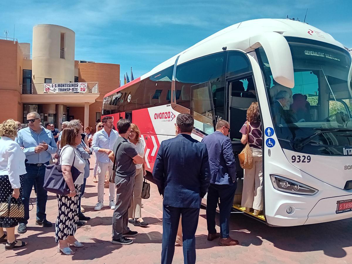 La Generalitat presenta en Los Montesinos una nueva ruta de autobuses en la Vega Baja