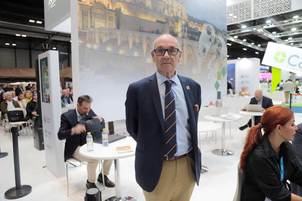 Luis García de Viguera, en el estand del Ayuntamiento de Córdoba en Feindef.