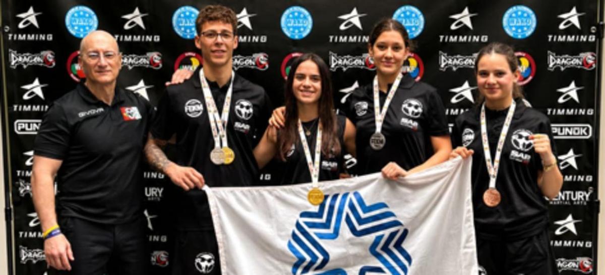 Deportistas y técnico del BoxSafor Club Gandia, en el Nacional