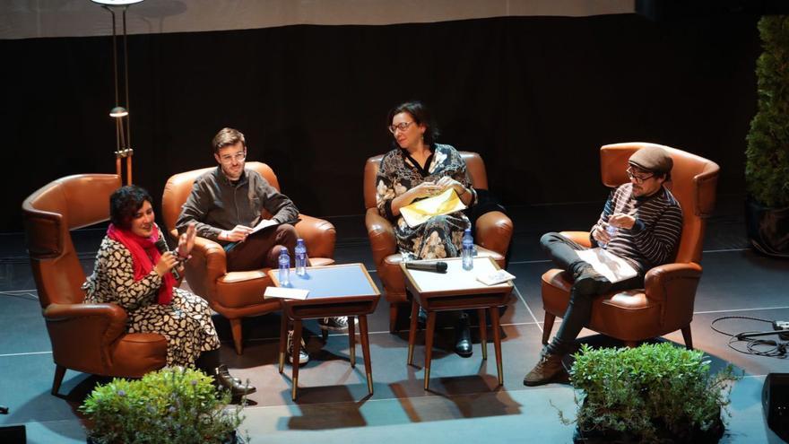 Por la izquierda, Laura Marcos, Gonzalo Llamedo, Marta Mori y Pablo X. Suárez, durante la charla celebrada en el patio del Antiguo Instituto. | Juan Plaza