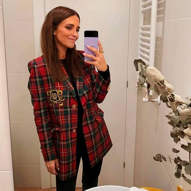 Paula Echevarría con una blazer de cuadros de Space Flamingo