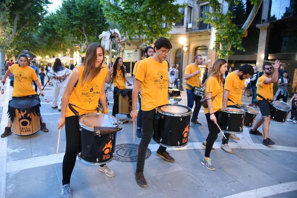 La trobada de diables fa tremolar el Barri Antic d