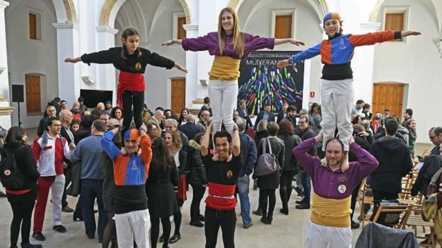 Las muixerangues amenizaron el acto de constitución de la FCM en el Museu Valencià de la Festa.