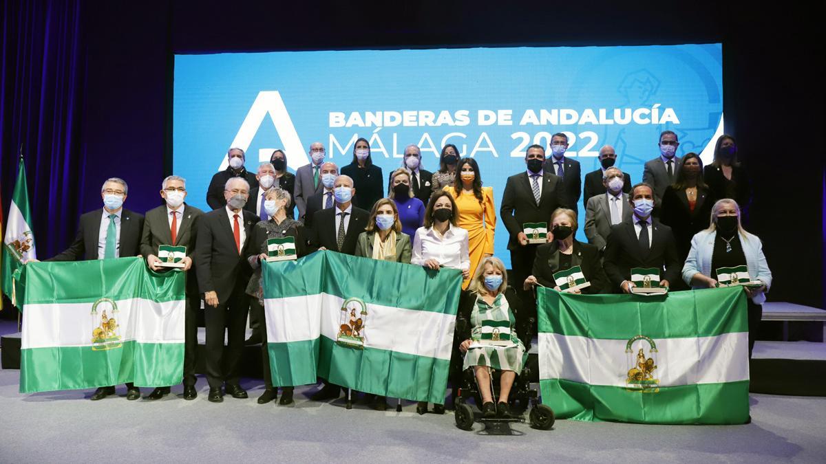 La Junta de Andalucía entrega las Banderas de Andalucía en Málaga