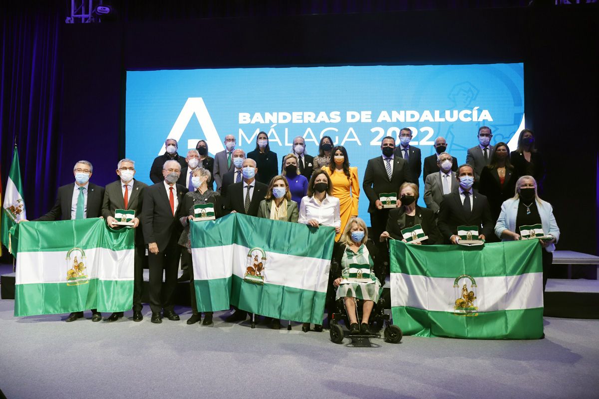 La Junta de Andaucía entrega las Banderas de Andalucía en Málaga