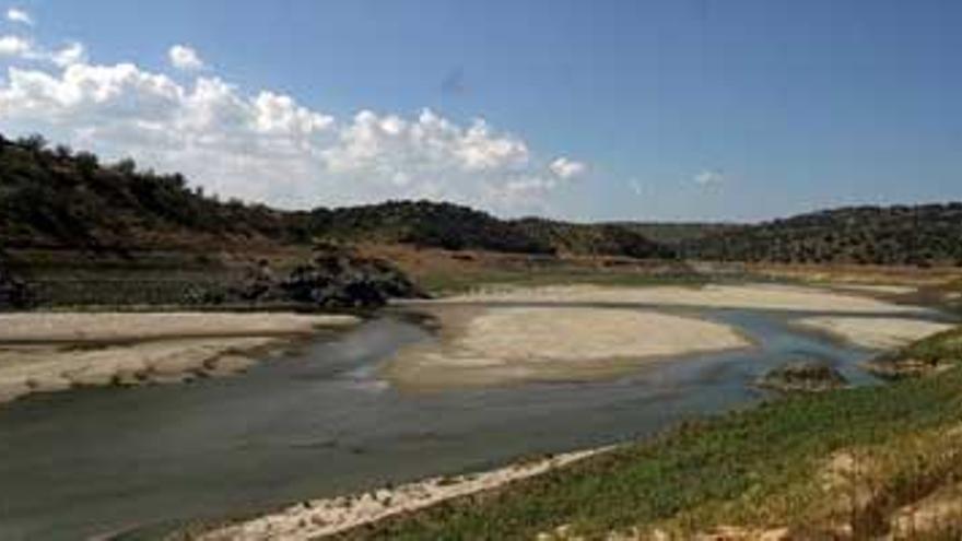 El escaso caudal del Tajo alarma a los ecologistas pero no a Iberdrola y CHT