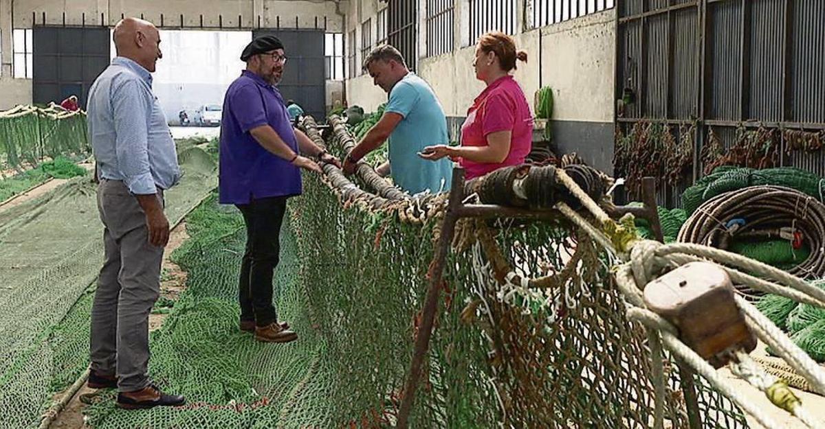 X. H. Rivadulla Corcón, cun grupo de redeiros.