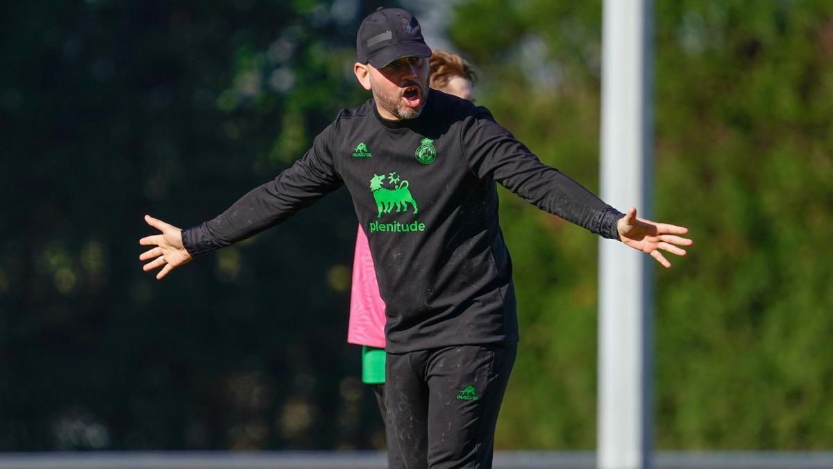 José Alberto López, entrenador del Racing de Santander.