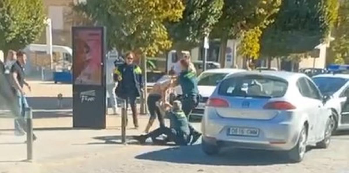 El individuo detenido en Villanueva del Trabuco ha puesto fuerte resistencia.