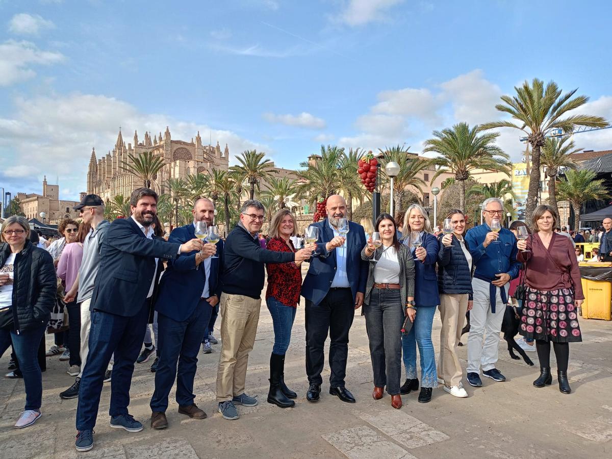 Brindis inaugural de esta noveda edición de Raïm Wine Fest.