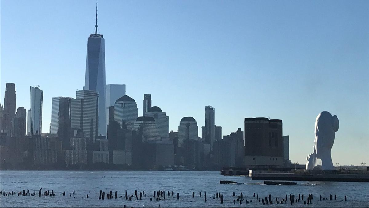 La estatua &quot;El alma del agua&quot; de Jaume Plensa instalada en New Jersey.