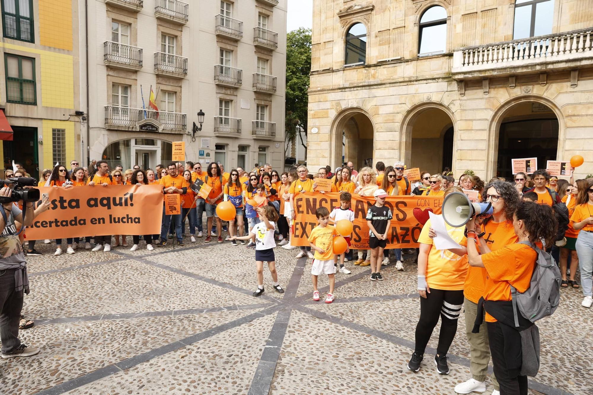 Así fue la gran concentración en Gijón por la educación concertada (en imágenes)