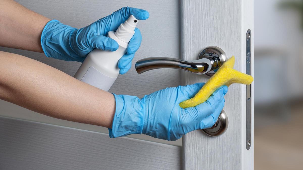 PUERTAS LACADAS BLANCAS | Cómo limpiar las puertas lacadas en blanco: el preparado perfecto para que brillen