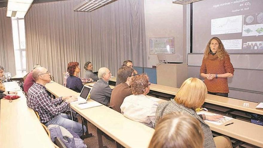 Heather Stoll, durante su charla en Geología.