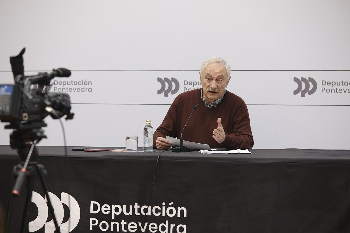 El diputado César Mosquera compareció para abordar asuntos relacionados con el Museo de Pontevedra.