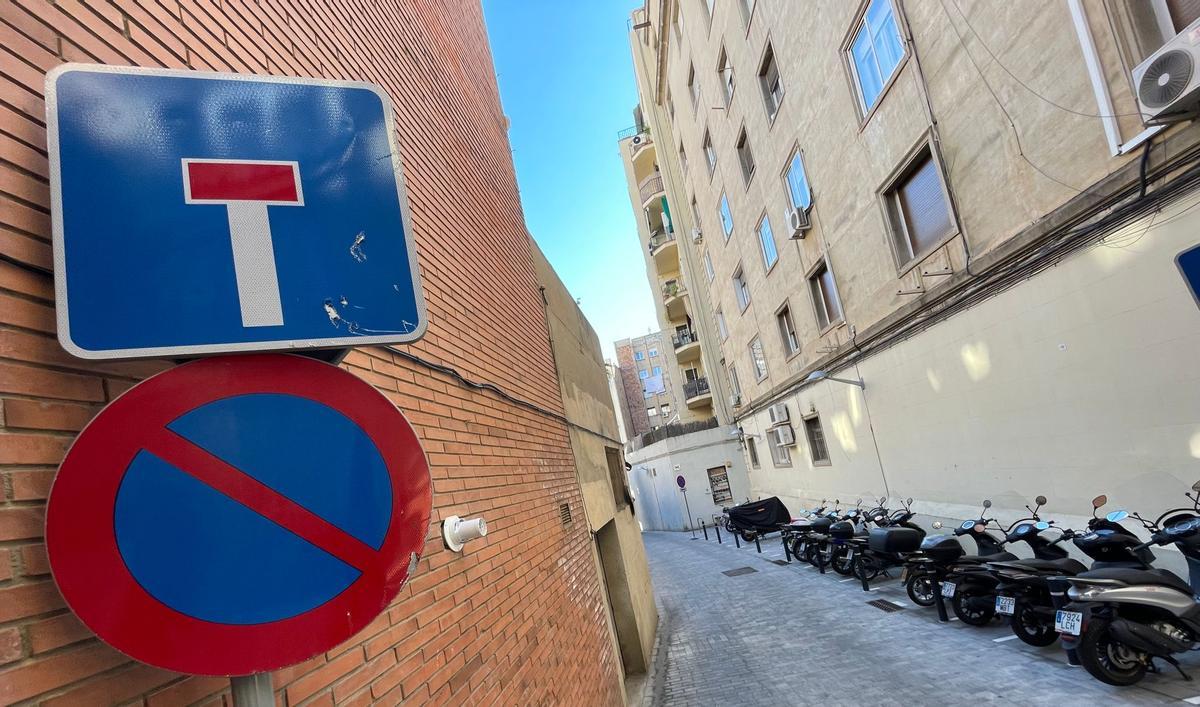 Els Mossos busquen un encaputxat que es va abraonar armat sobre una veïna de Balmes Els Mossos busquen un encaputxat que es va abraonar armat sobre una veïna de Balmes