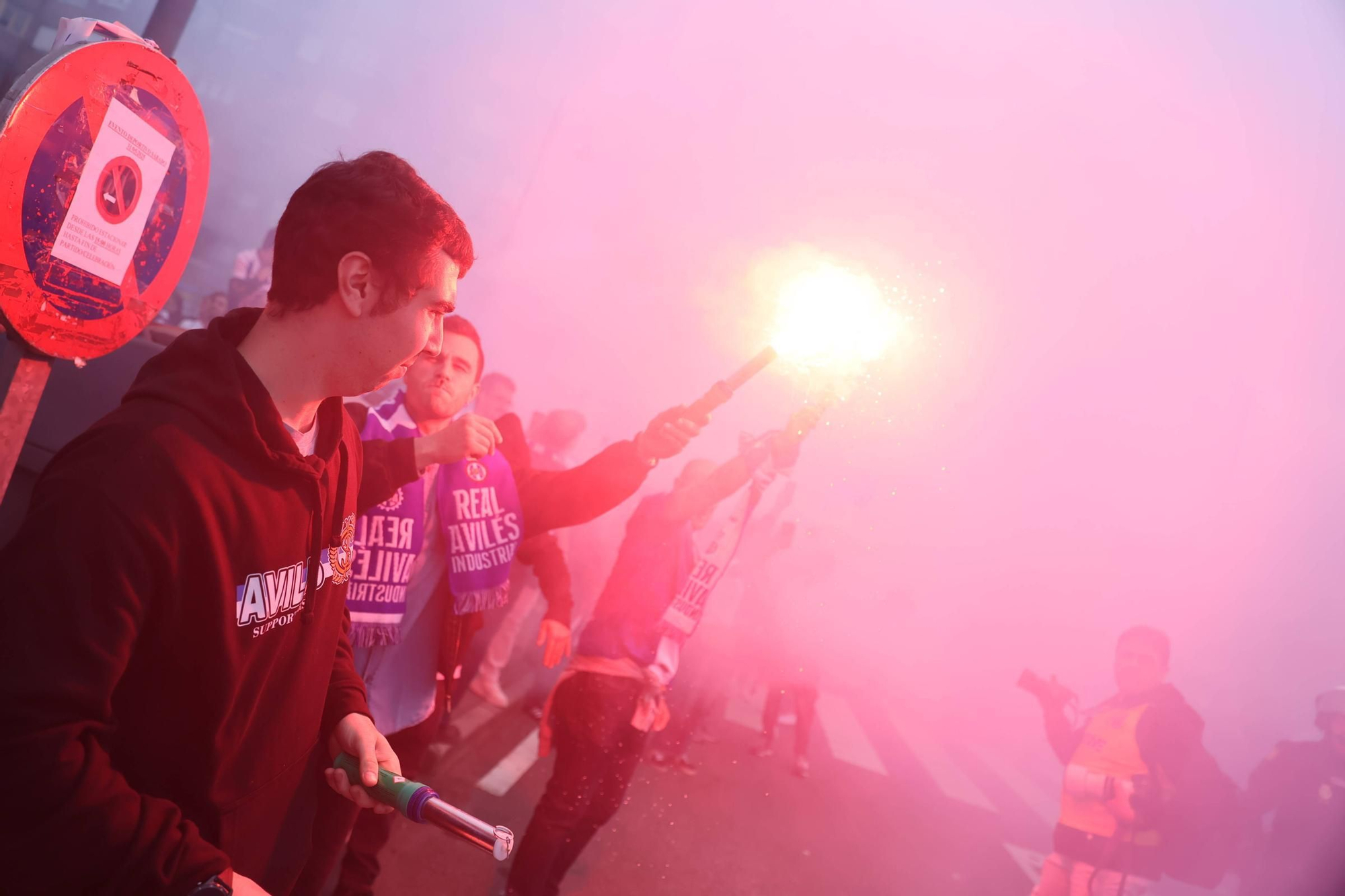 EN IMÁGENES: Avilés se tiñe de blanquiazul para la final por el ascenso ante el Rayo Majadahonda