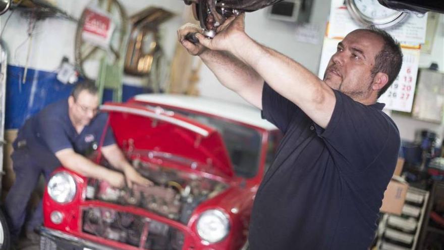 La media de los coches que llegan a los talleres cacereños supera los 10 años