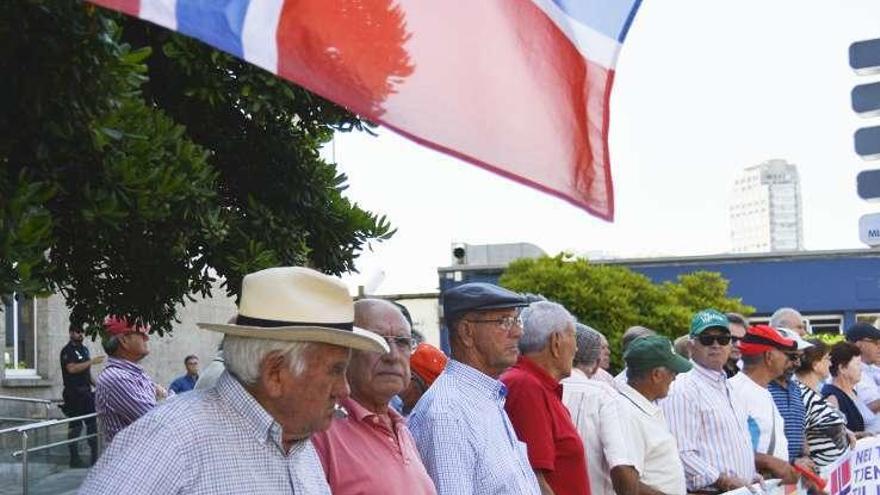 Los exmarinos gallegos marchan en A Coruña para exigir a Oslo su pensión