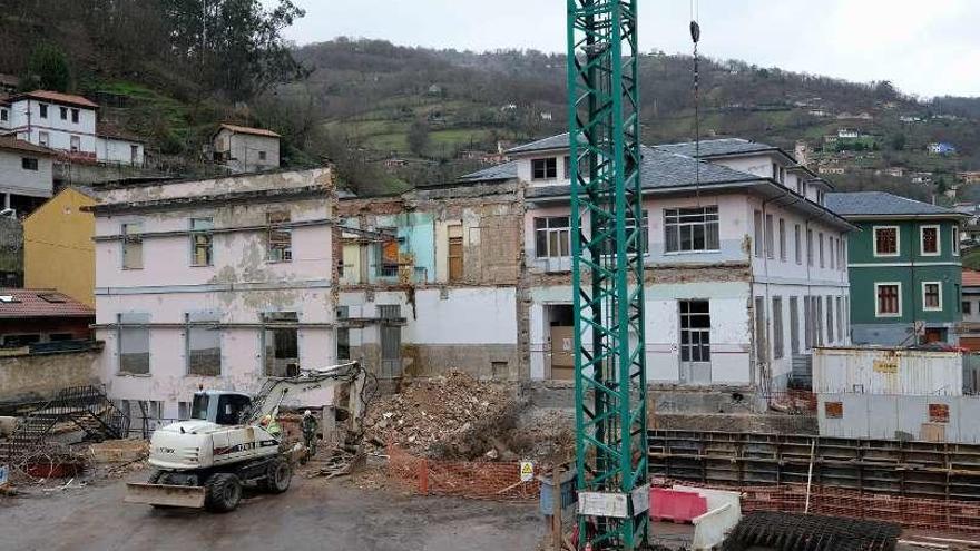 Las obras del centro de salud de Turón avanzan con los derribos