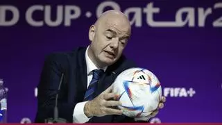 La FIFA anima a imitar la política de inmigración de Qatar y rechaza el brazalete arcoíris