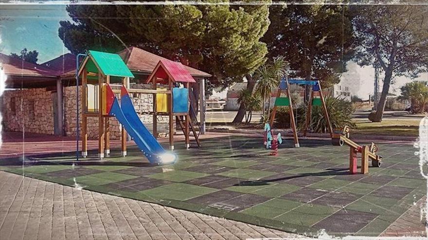 La localidad estrena dos nuevos parques infantiles