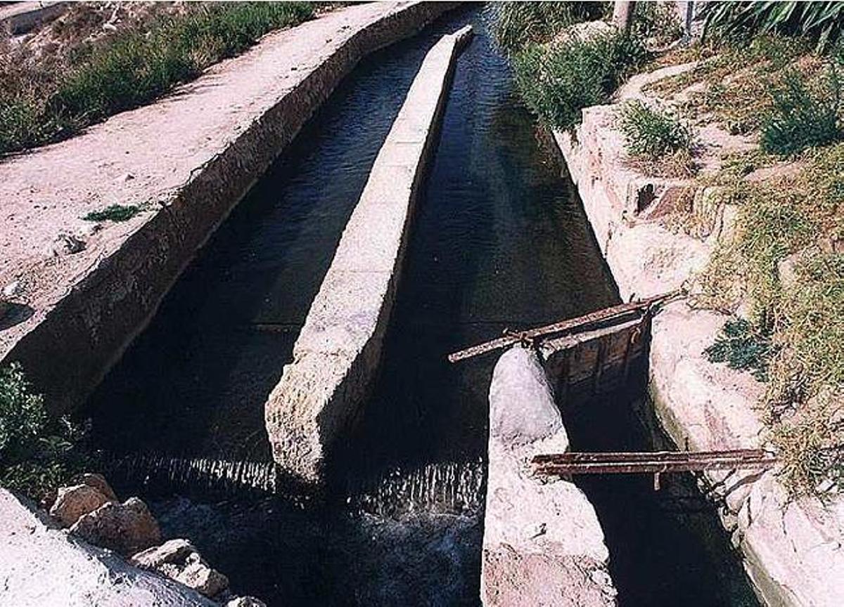 Una red de canales con el agua al cuello