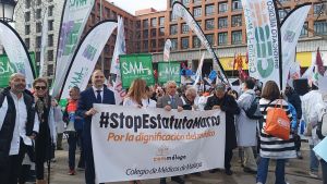 Concentración de médicos frente al Ministerio