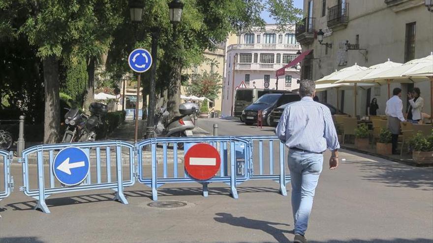 Quitan los setos en La Hispanidad para evitar accidentes