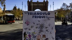 El mapa del Triángulo Friqui, ante el Arc de Triomf, puerta a la milla de la rareza en Barcelona.