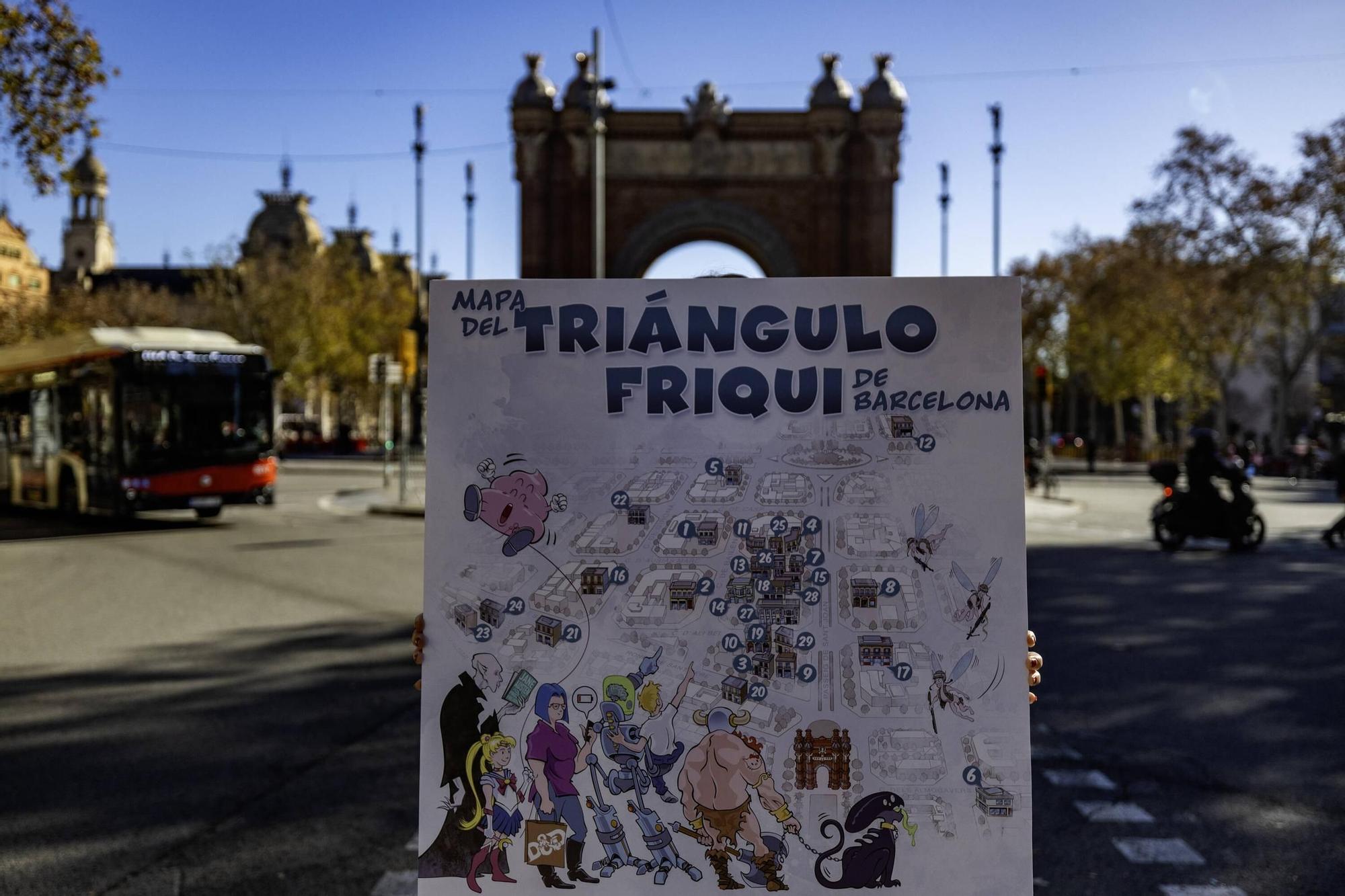 El mapa del Triángulo Friqui, ante el Arc de Triomf, puerta a la milla de la rareza en Barcelona.