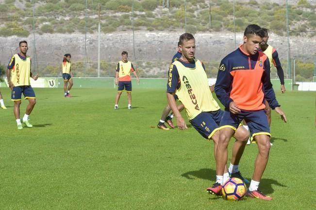 Entrenamiento de la UD Las Palmas en la mañana ...