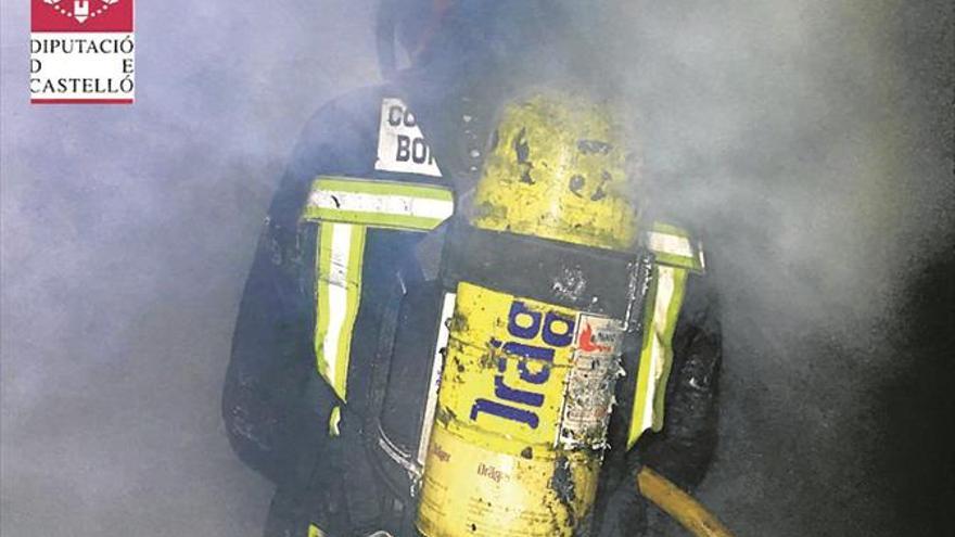 Tres hospitalizados por quemaduras al incendiarse un maset en Vila-real