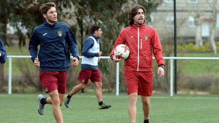 Bruno Rivada con Luismi Areda durante un entrenamiento en la temporada 2017-18. // Rafa Vázquez