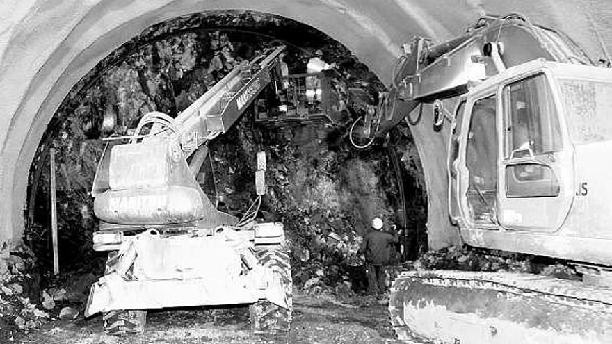 Unos trabajadores en la mina de Cerredo (Degaña), perteneciente a Coto Minero Cantábrico, del Grupo Victorino Alonso.