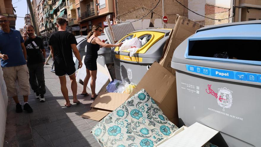 Vecinos de Alicante critican la falta de limpieza este verano: 