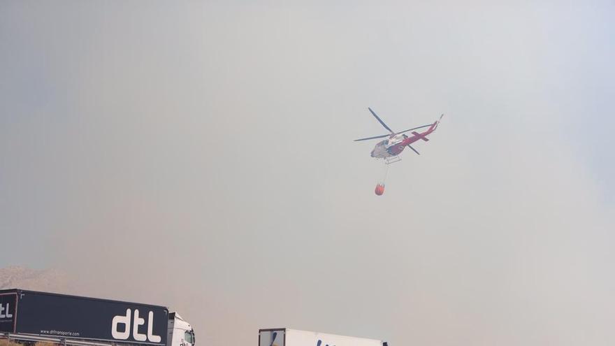 Cortada la AP-2 y la ARA-1 por un incendio en la cuneta a la altura de Villafranca de Ebro