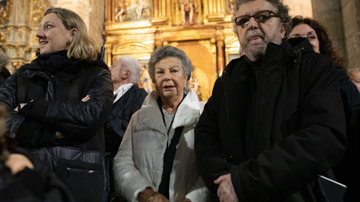 La consejera de Familia, Isabel Blanco; la tataranieta de Sigismund Thalberg,  Pignatelli di Strongoli y el compositor italiano Francesco Nicolosi, este Viernes Santo en la iglesia de San Juan.