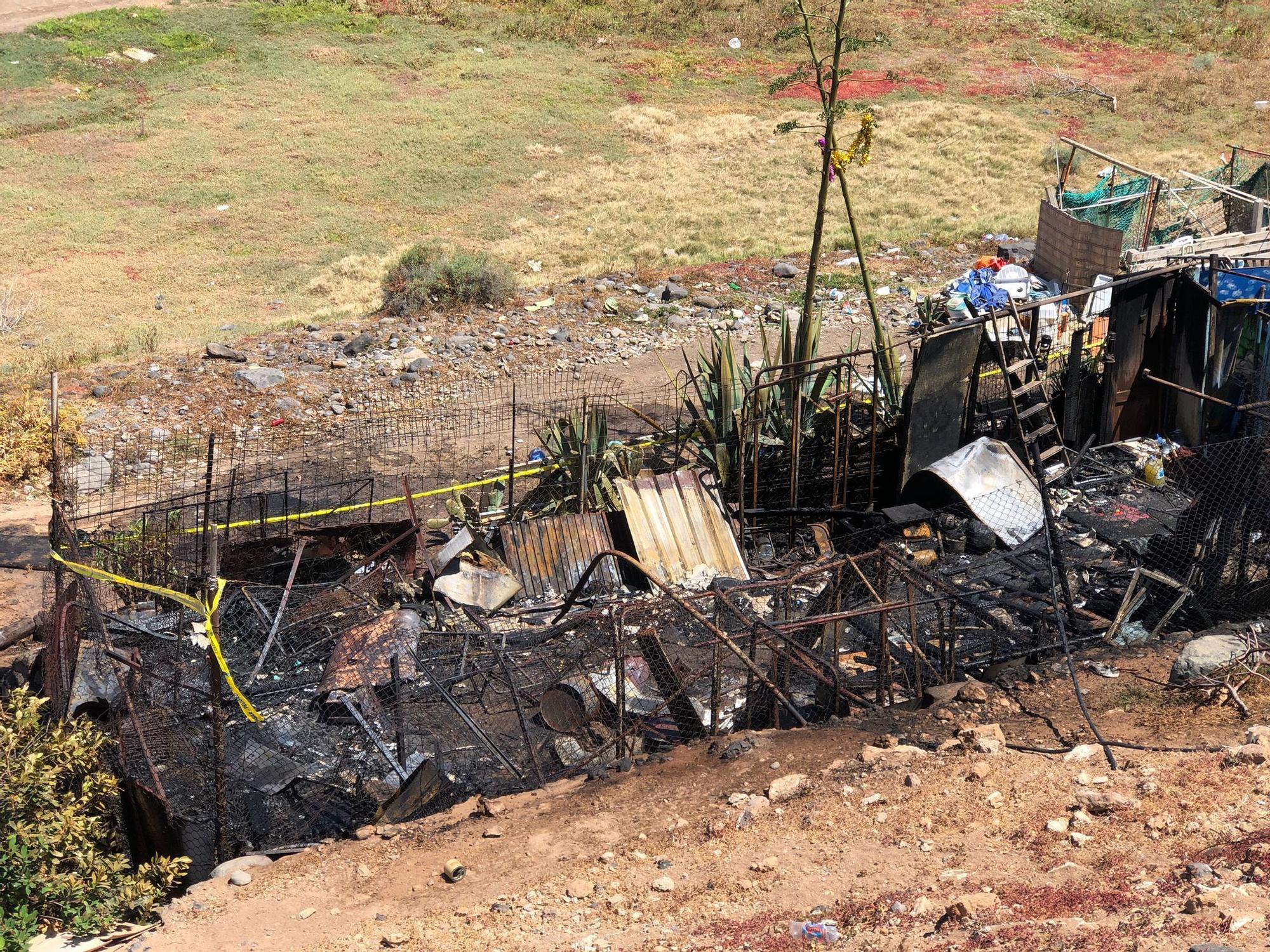 Incendio en una chabola en el Barranco de San Andrés, en Moya.