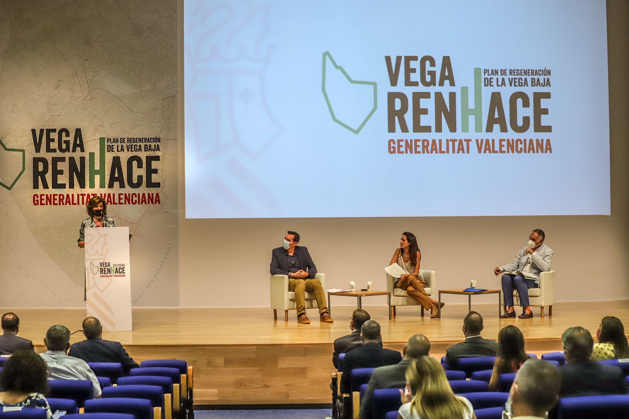Desembarco de cargos autonómicos para presentar el Plan Vega Renhace en Almoradí