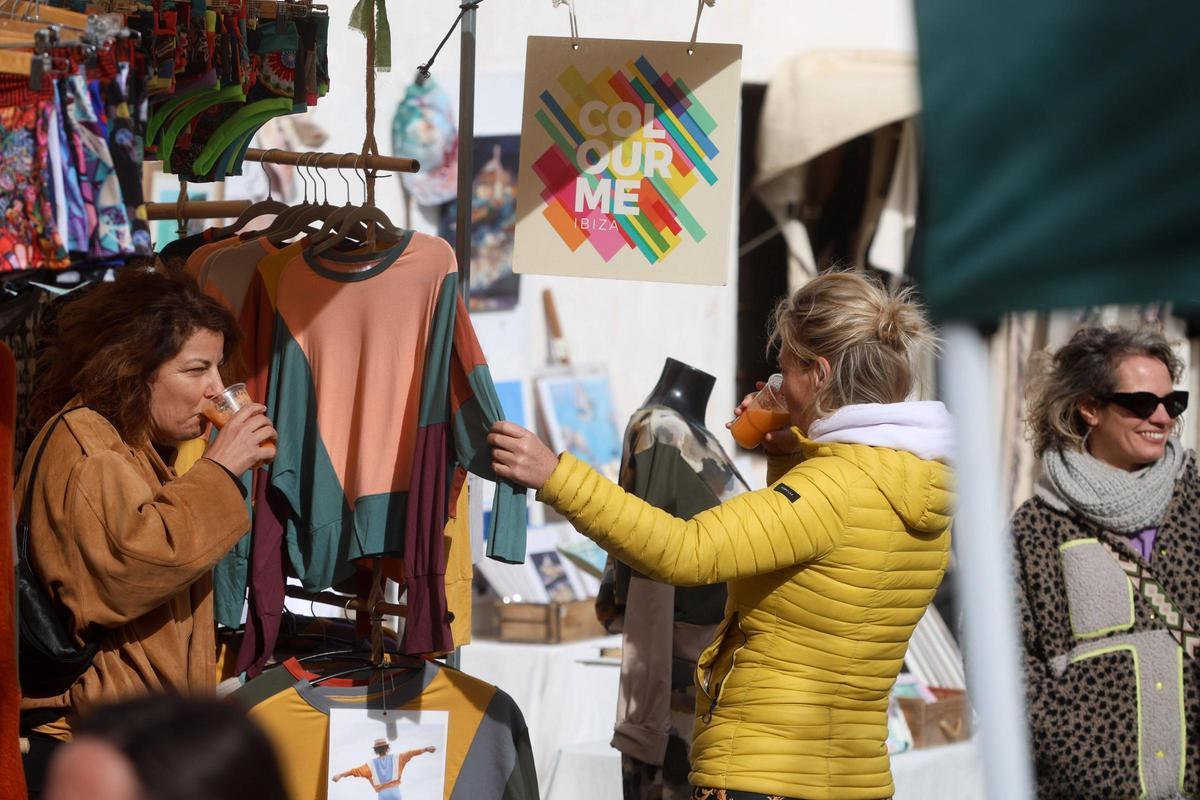 Un recorrido de domingo por el mercadillo de Sant Joan
