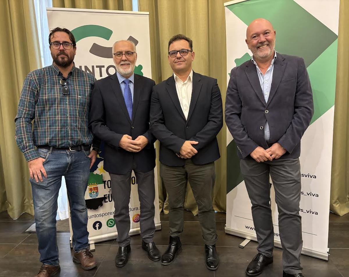 De izquierda a derecha: Leopoldo Barrantes (Cacereños por Cáceres), Estanislao Martín (Levanta), Raúl González (Juntos x Extremadura) y Francisco Alcántara (Cáceres Viva).