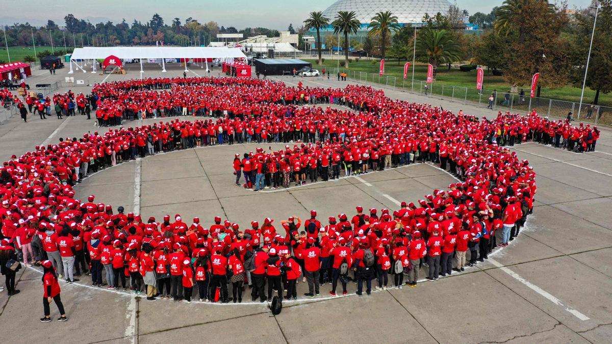 Chile forma la bicicleta humana más grande del mundo