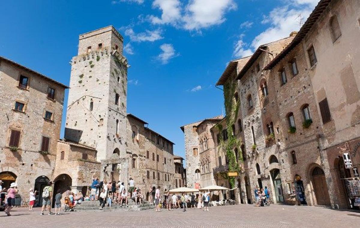 Plaza de la Cisterna en San Gimignano.