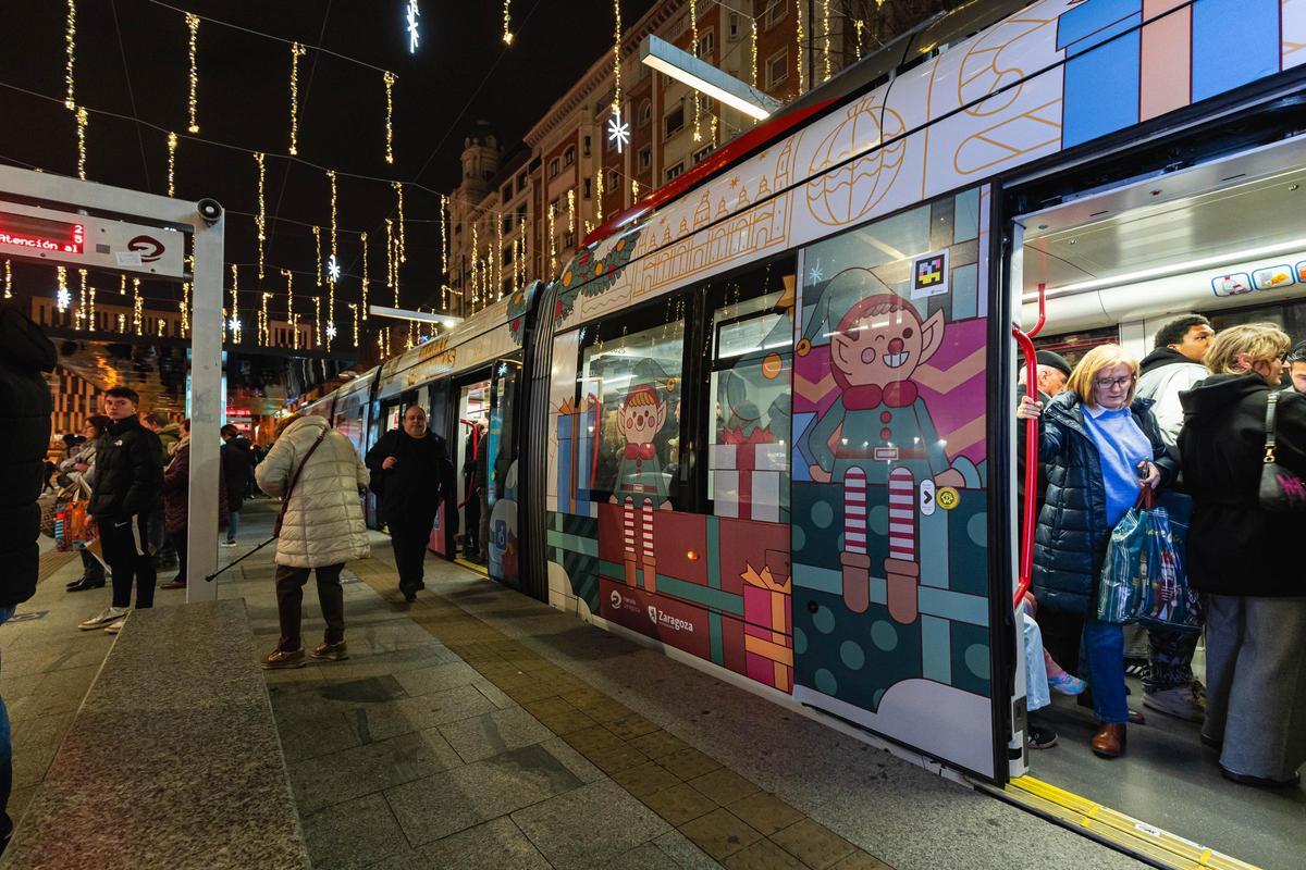 Para ir de compras, a las cenas o comidas de empresa o a las celebraciones familiares, el tranvía es un medio cómodo y rápido.