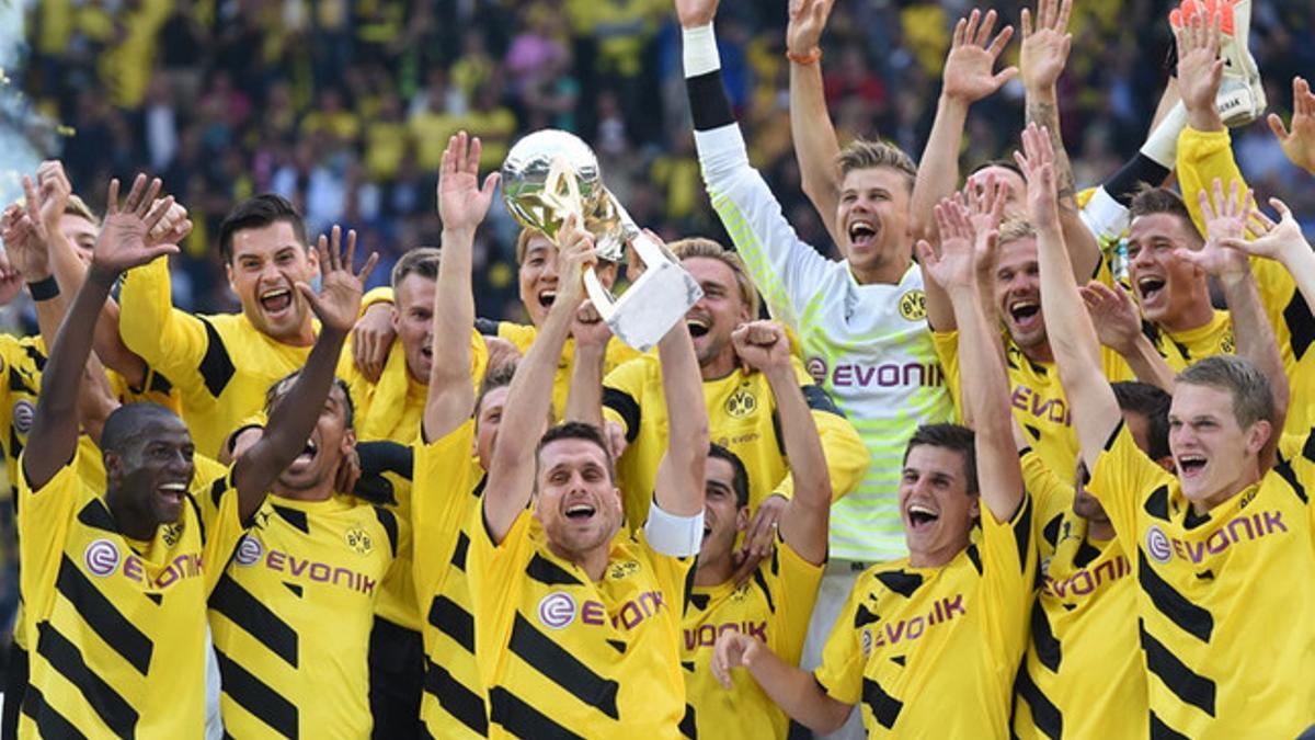 El Borussia de Dortmund celebra la Supercopa de Alemania