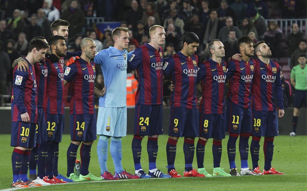 Los jugadores del Barça, durante el minuto de recuerdo