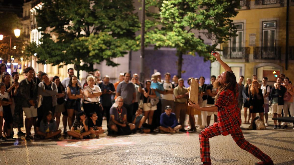 El ilusionista aragonés Pepe Lirrojo en una actuación en Lisboa.