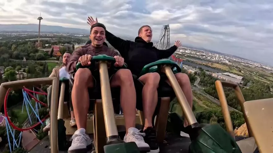 El Barça concluye su semana de celebraciones con una divertida visita a PortAventura
